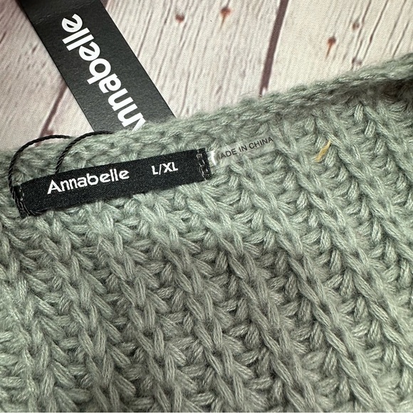 Boutique NWT Dark sage cardigan with pattern and pockets - Picture 8 of 9